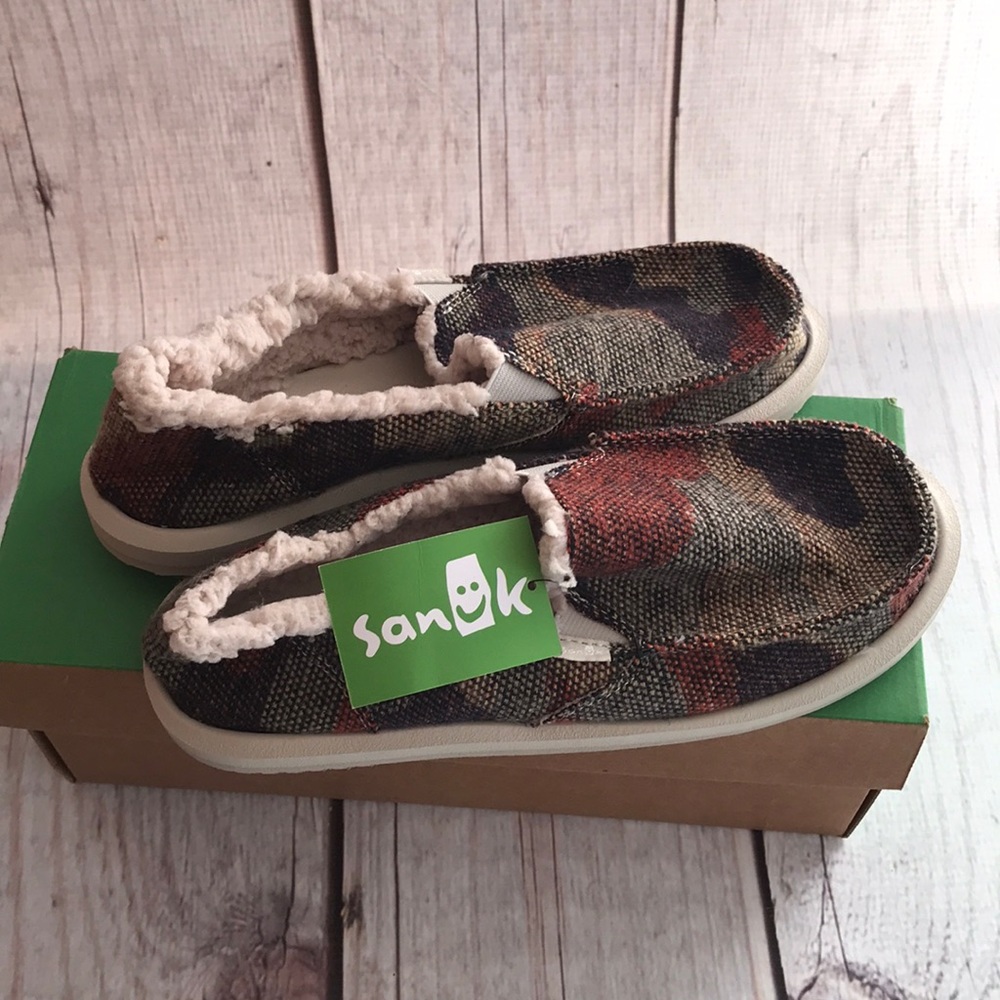 NTW - Sanuk Donna Chill in Auburn Multi Camo size 8
